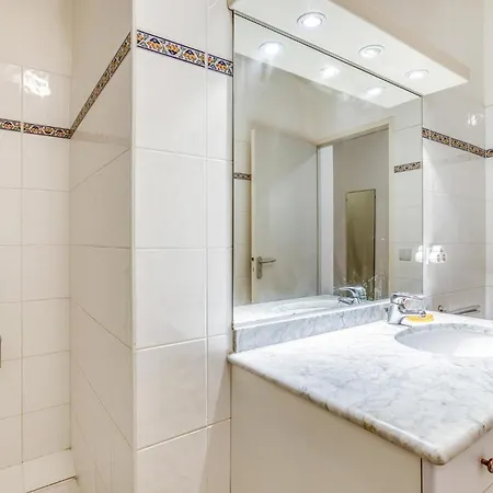 Gorgeous Apartment In Royan With Wifi *